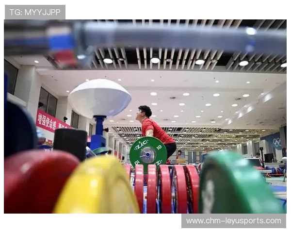 举重俱乐部完善青少年训练的恢复与康复配套服务，举重队训练